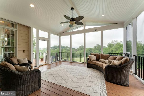 Interior, Living room, Recessed Lighting, Sun Room, Wood Texture Flooring
