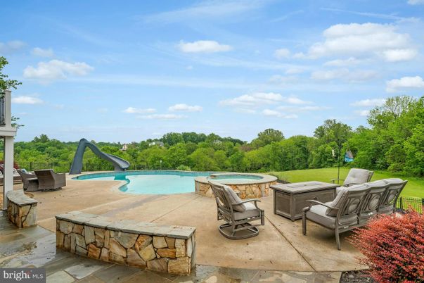 Exterior, Playground, Pool