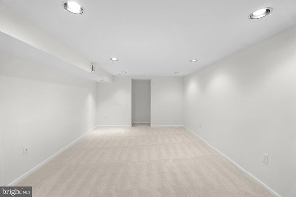 Empty room, Interior, Recessed Lighting