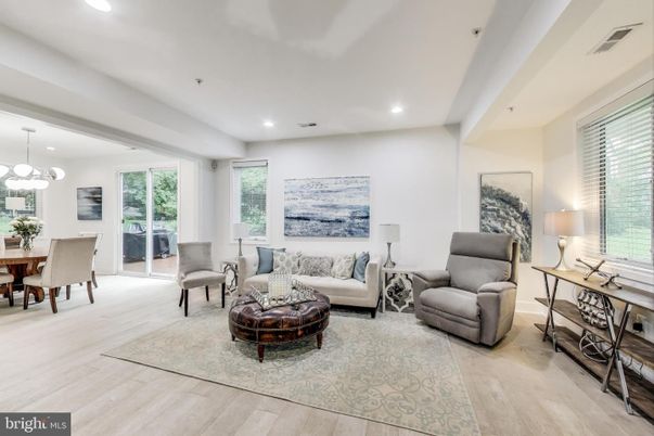 Dining room, Interior, Living room, Pendant Lights, Recessed Lighting, Wood Texture Flooring