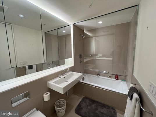 Bathroom, Interior, Recessed Lighting