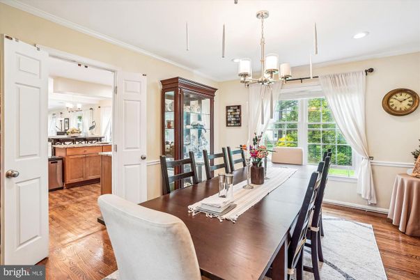 Chandelier, Dining room, Interior, Kitchen, Pendant Lights, Recessed Lighting, Wood Texture Flooring