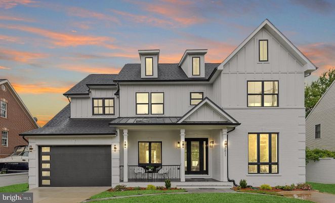 Attached, Exterior, Facade, Farmhouse