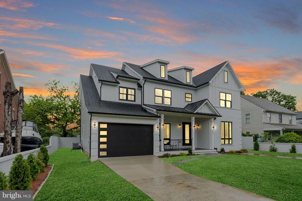 Attached, Exterior, Facade, Farmhouse