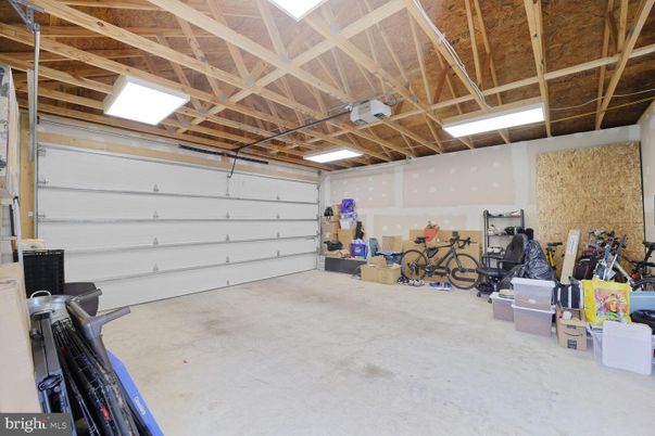 Garage, Interior, Wooden Beams