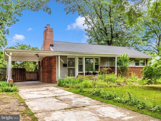 Exterior, Facade, Brick Facade, Ranch