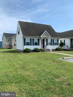 Backyard, Exterior, Facade, Cape Cod