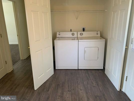 Interior, Utility Closets, Washer, Wood Texture Flooring