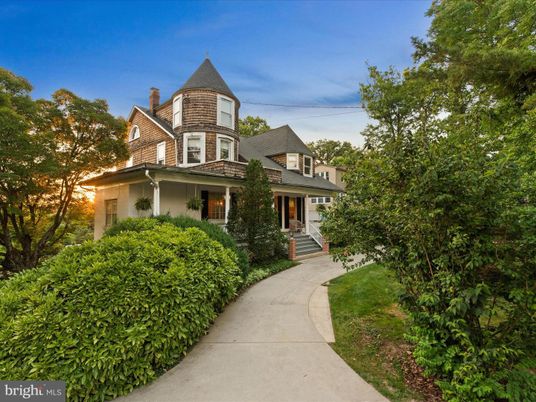 Exterior, Facade, Queen Anne Victorian