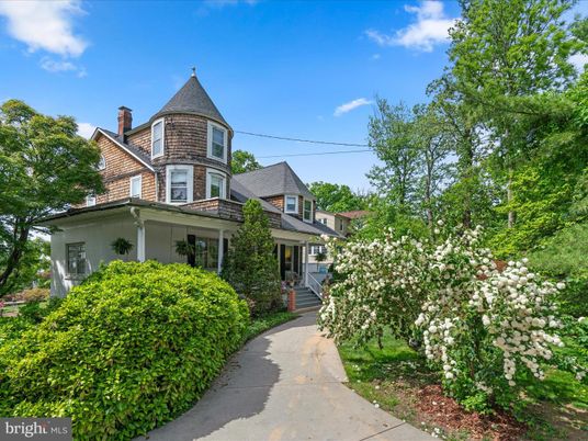 Exterior, Facade, Brick Facade, Queen Anne Victorian