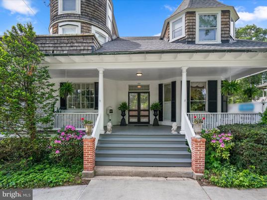 Exterior, Facade, Queen Anne Victorian