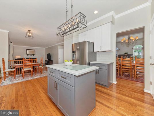Chandelier, Dining room, Interior, Kitchen, Recessed Lighting, Stainless Steel Appliances, Wood Texture Flooring