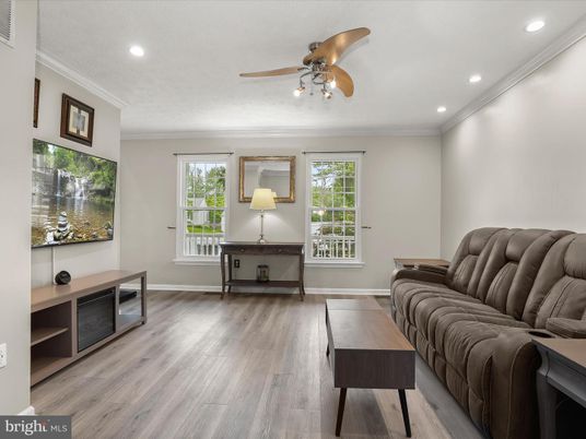 Interior, Recessed Lighting, Wood Texture Flooring