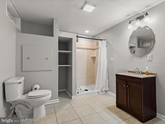 Bathroom, Interior, Recessed Lighting