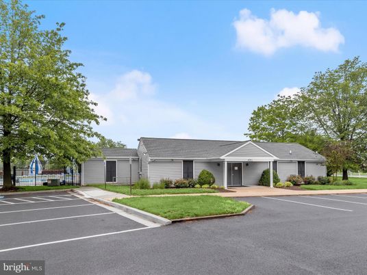Exterior, Facade, Ranch