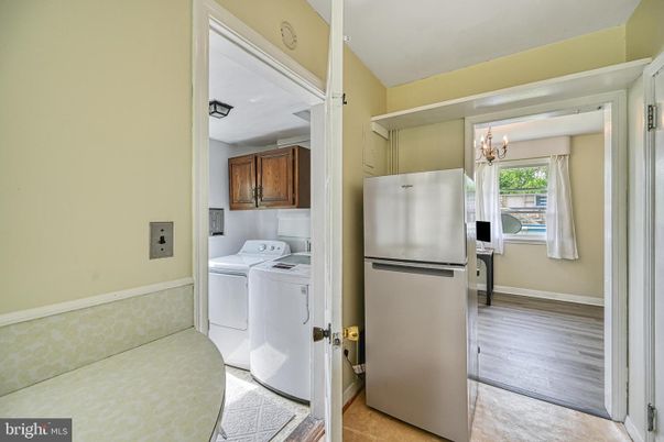 Interior, Washer, Wood Texture Flooring