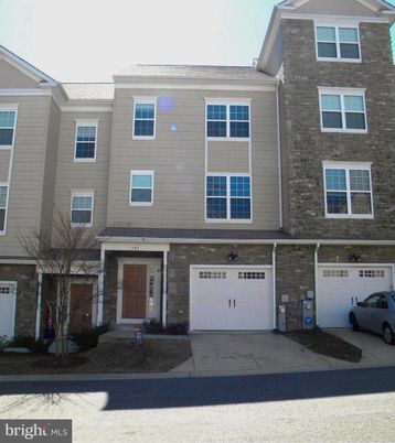 Attached, Exterior, Facade, Rowhouse