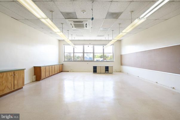 Empty room, Interior, Pendant Lights