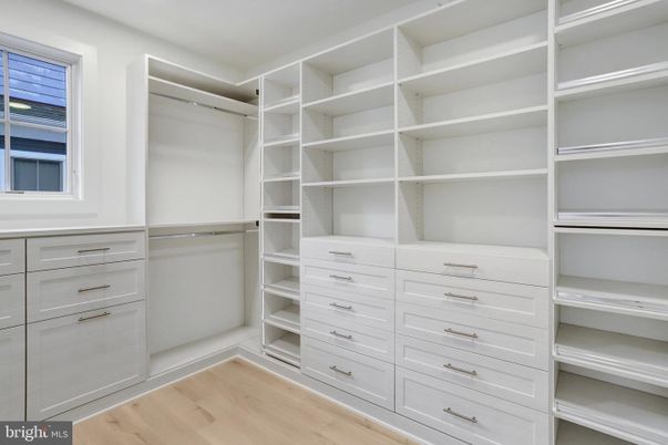 Interior, Walk-in Closets, Wood Texture Flooring