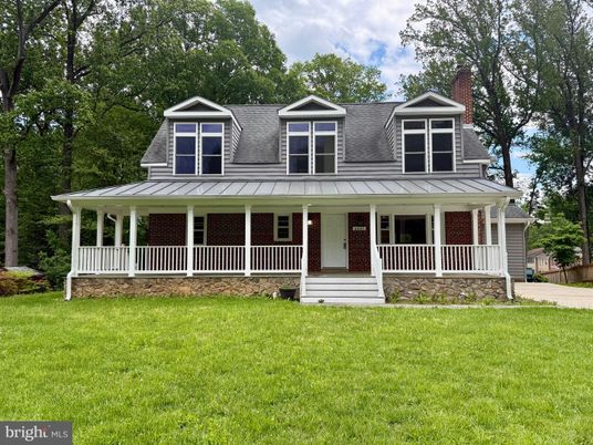 Exterior, Facade, Queen Anne Victorian