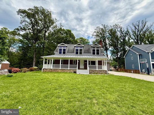 Backyard, Exterior, Facade, Queen Anne Victorian