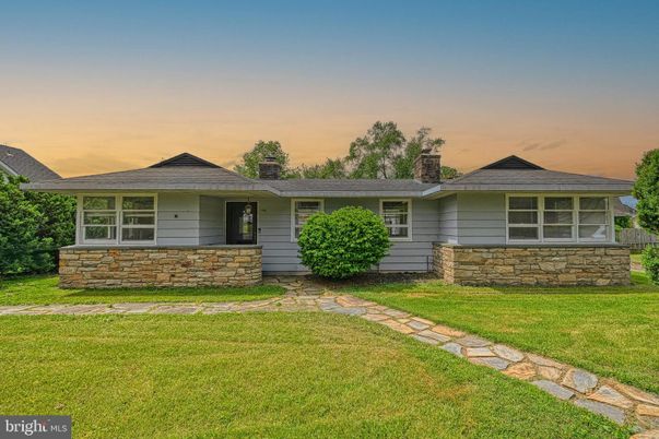 Backyard, Exterior, Facade, Ranch