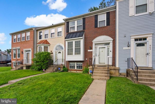Exterior, Facade, Brick Facade, Rowhouse