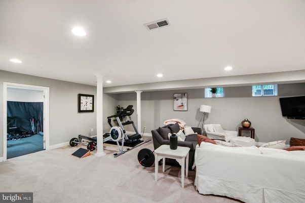 Fitness Equipment, Interior, Living room, Recessed Lighting