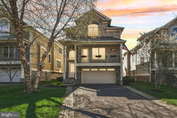 Attached, Exterior, Facade, Rowhouse