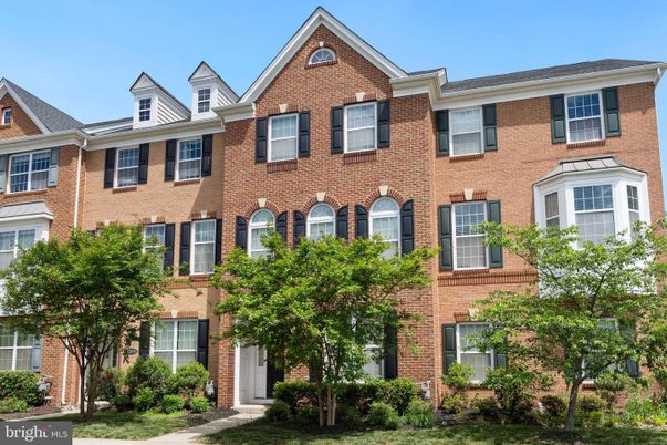 Exterior, Facade, Brick Facade, Rowhouse