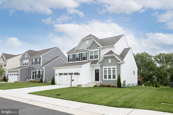 Attached, Exterior, Facade, Farmhouse