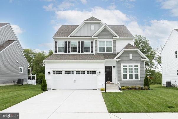 Attached, Exterior, Facade, Farmhouse