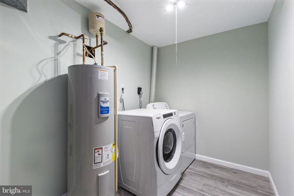Interior, Washer, Wood Texture Flooring