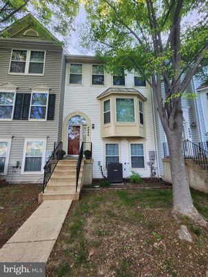 Exterior, Facade, Rowhouse