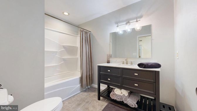 Bathroom, Interior, Recessed Lighting