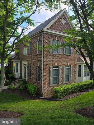 Exterior, Facade, Brick Facade, Georgian