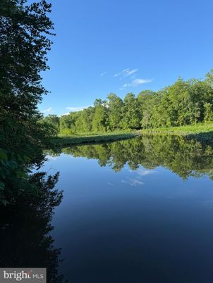 Exterior, Lake