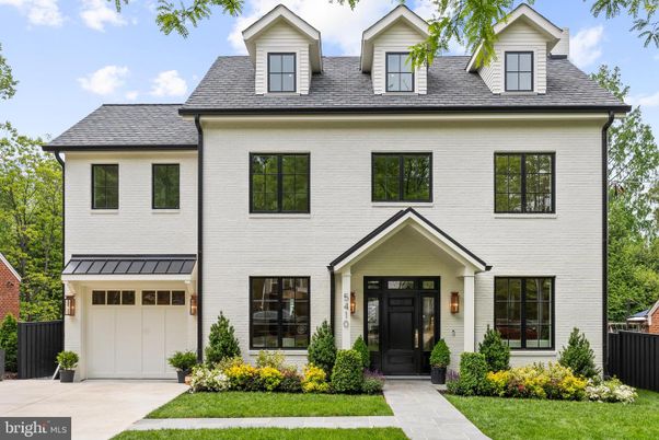 Attached, Exterior, Facade, Farmhouse