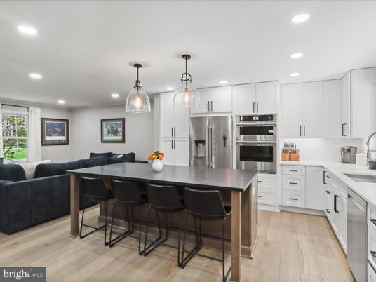 Dining room, Interior, Kitchen, Living room, Pendant Lights, Recessed Lighting, Stainless Steel Appliances, Wood Texture Flooring