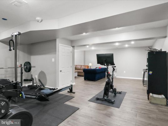 Fitness Equipment, Interior, Recessed Lighting, Wood Texture Flooring