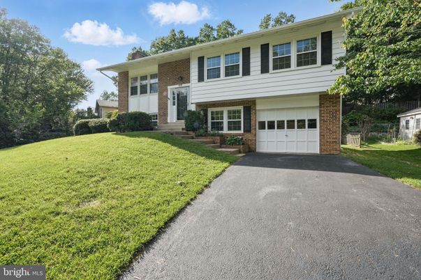 Attached, Exterior, Facade, Brick Facade, Raised Ranch