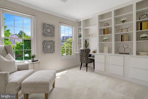 Home Office, Interior