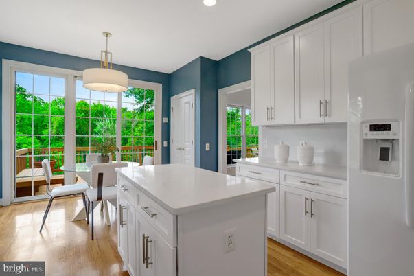 Dining room, Interior, Kitchen, Pendant Lights, Recessed Lighting, Wood Texture Flooring