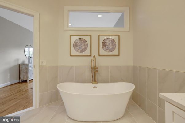Bathroom, Free Standing Baths, Interior, Recessed Lighting, Wood Texture Flooring