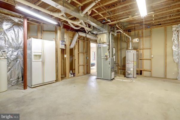Interior, Washer, Wooden Beams