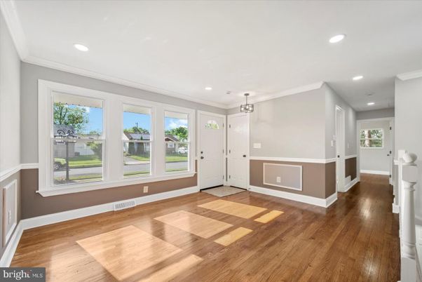 Empty room, Interior, Pendant Lights, Recessed Lighting, Wood Texture Flooring