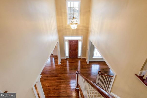 Interior, Pendant Lights, Wood Texture Flooring