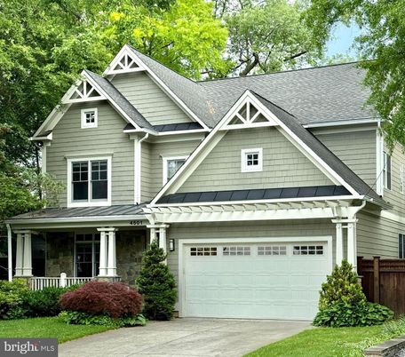 Attached, Exterior, Facade, American Craftsman
