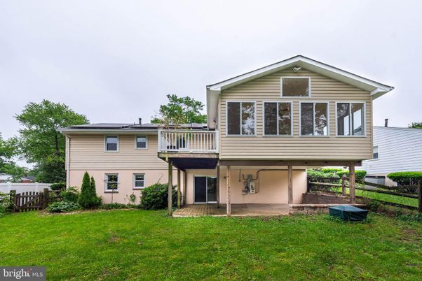 Backyard, Exterior, Facade, Solar Panels, Split Level