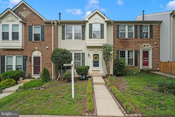 Exterior, Facade, Brick Facade, Rowhouse